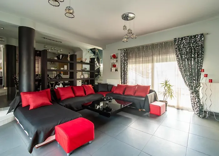Black & White City Villa