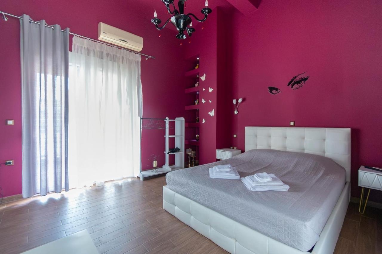 Black & White Villa