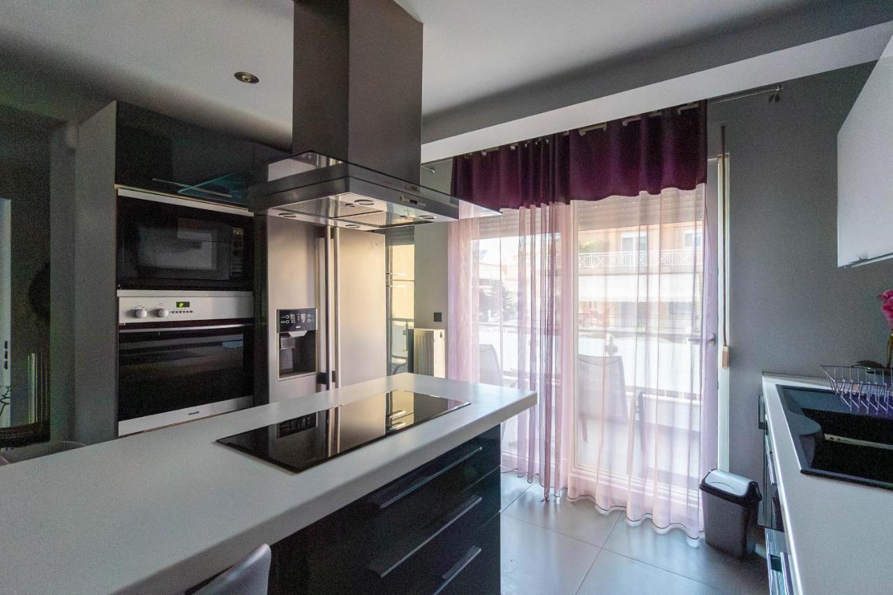 Black & White Villa Alexandroúpoli